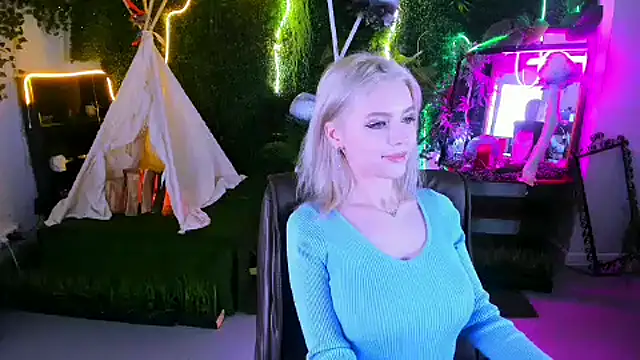Snapshot of LeonaStane chatting on February 2025 05:11:02 PM LeonaStane online show from February 2025 05:11:02 PM