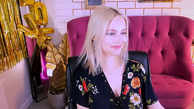 Snapshot of LeonaStane chatting on February 2025 08:20:02 PM LeonaStane online show from February 2025 08:20:02 PM