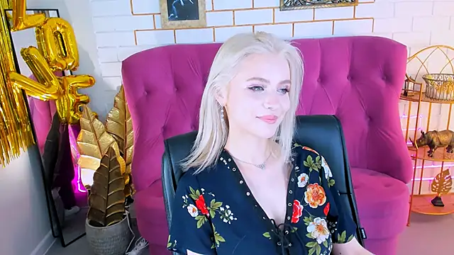 Snapshot of LeonaStane chatting on March 2025 08:00:01 PM LeonaStane online show from March 2025 08:00:01 PM