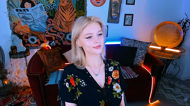 Snapshot of LeonaStane chatting on September 2025 05:13:02 PM LeonaStane online show from September 2025 05:13:02 PM
