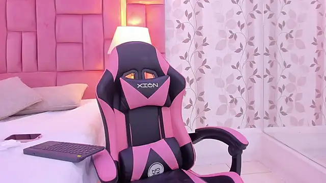 Snapshot of ArianaFranco chatting on November 2025 01:22:01 PM ArianaFranco online show from November 2025 01:22:01 PM