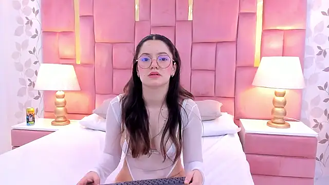 Snapshot of ArianaFranco chatting on November 2025 04:40:01 PM ArianaFranco online show from November 2025 04:40:01 PM