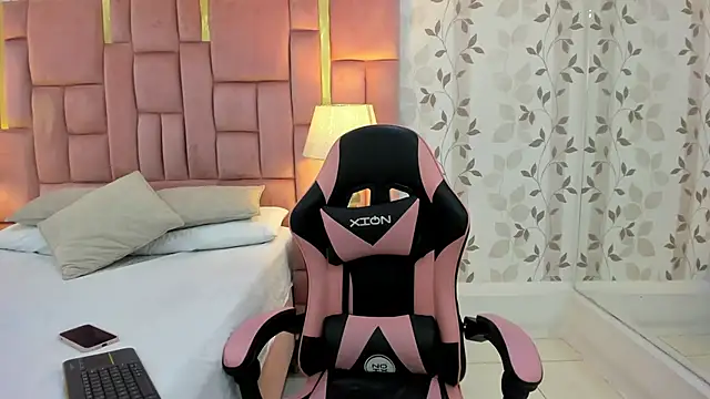 Snapshot of ArianaFranco chatting on November 2025 01:22:01 PM ArianaFranco online show from November 2025 01:22:01 PM