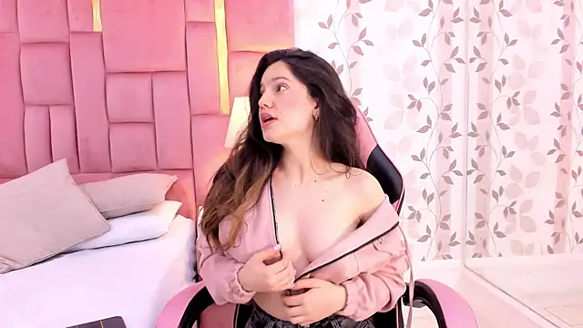 Snapshot of ArianaFranco chatting on November 2025 01:40:01 AM ArianaFranco online show from November 2025 01:40:01 AM