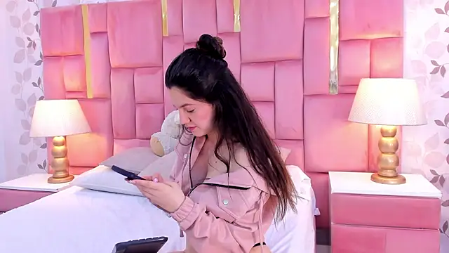 Snapshot of ArianaFranco chatting on December 2025 05:19:02 PM ArianaFranco online show from December 2025 05:19:02 PM