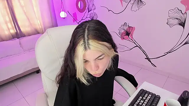 Isabela Fiorelli online show from September 2025 11:48:01 AM