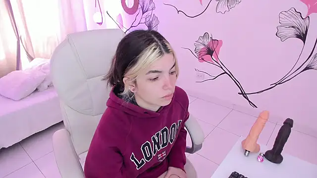 Isabela Fiorelli online show from October 2025 01:08:02 PM