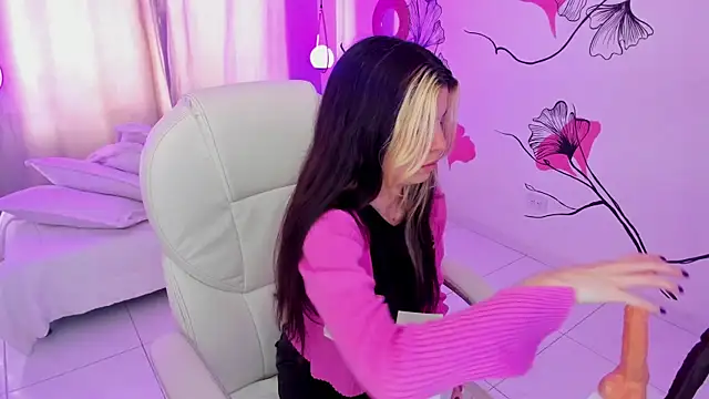 Isabela Fiorelli online show from November 2025 01:00:02 PM