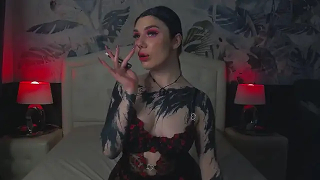 Snapshot of MaeveMoon chatting on April 2026 08:25:02 PM MaeveMoon online show from April 2026 08:25:02 PM