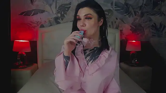 Snapshot of MaeveMoon chatting on May 2026 02:18:01 AM MaeveMoon online show from May 2026 02:18:01 AM