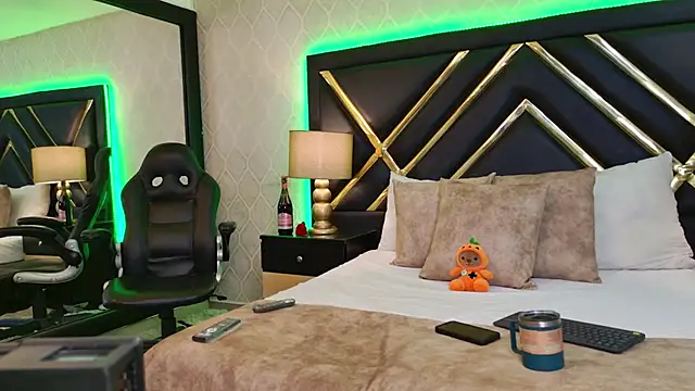 SophieWinsloow online show from October 2025 01:33:02 PM