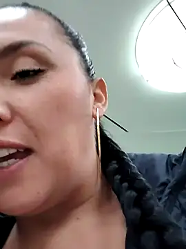 dulce valeriaa online show from February 2025 12:15:01 AM