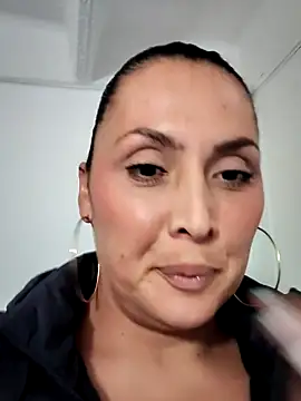 dulce valeriaa online show from February 2025 03:20:01 AM