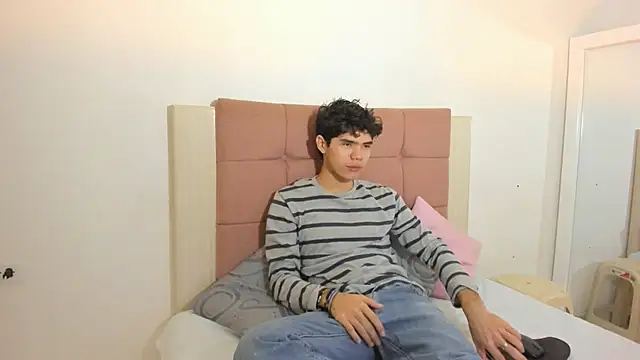 Snapshot of charles_blaze chatting on February 2025 12:00:02 PM charles blaze online show from February 2025 12:00:02 PM