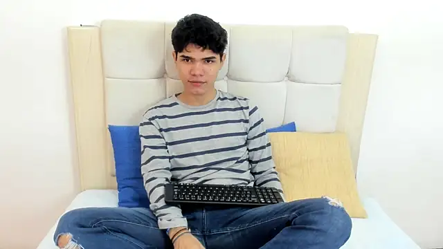 Snapshot of charles_blaze chatting on March 2025 12:09:01 PM charles blaze online show from March 2025 12:09:01 PM