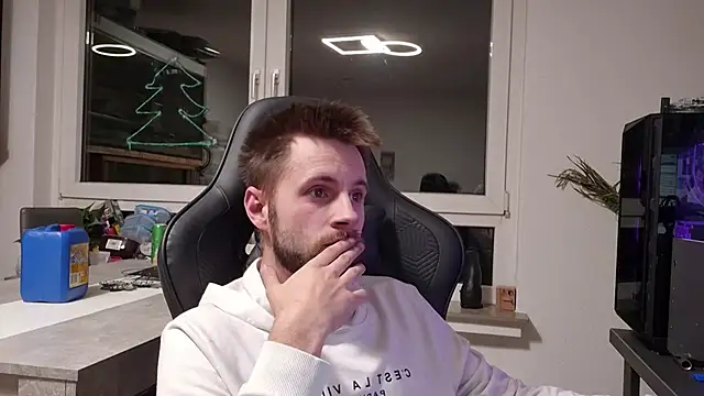 ademandjulia online show from February 2026 09:09:02 PM