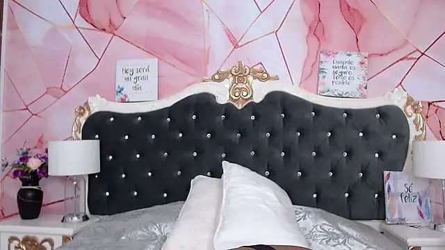 LindaBird online show from September 2025 08:11:02 PM