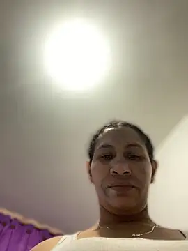 Carola-Ross online show from October 2025 06:08:02 PM