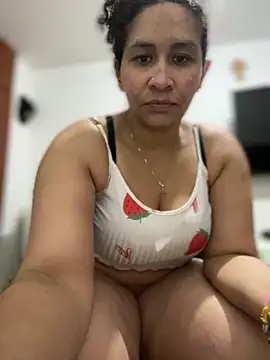 Carola-Ross online show from April 2026 02:07:02 PM