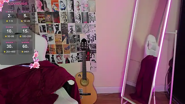 Snapshot of EvelinaLuu chatting on December 2025 02:30:01 AM EvelinaLuu online show from December 2025 02:30:01 AM