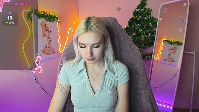 Snapshot of EvelinaLuu chatting on January 2026 02:05:02 AM EvelinaLuu online show from January 2026 02:05:02 AM