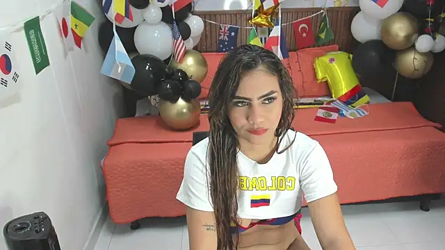 Snapshot of Holly_22 chatting on June 2026 11:01:02 AM Holly 22 online show from June 2026 11:01:02 AM