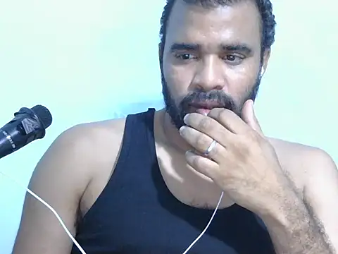 Snapshot of YOX22 chatting on April 2026 01:01:02 AM YOX22 online show from April 2026 01:01:02 AM