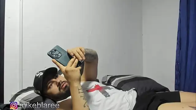 Snapshot of mikeblaree chatting on October 2025 03:24:01 PM mikeblaree online show from October 2025 03:24:01 PM