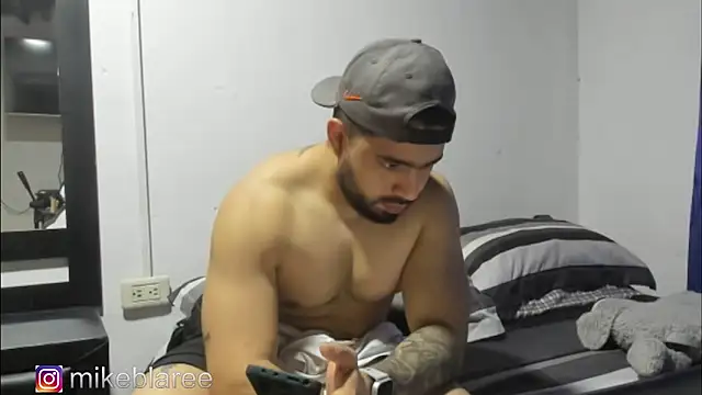 Snapshot of mikeblaree chatting on November 2025 03:36:01 PM mikeblaree online show from November 2025 03:36:01 PM