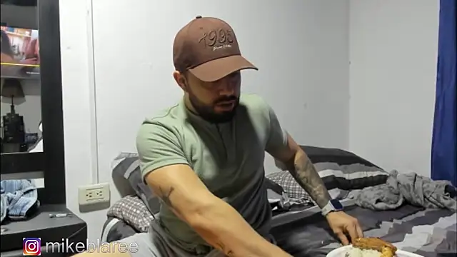 Snapshot of mikeblaree chatting on November 2025 04:30:01 PM mikeblaree online show from November 2025 04:30:01 PM