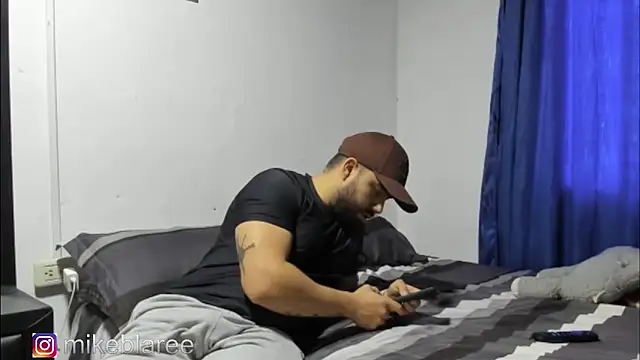 Snapshot of mikeblaree chatting on November 2025 02:38:01 PM mikeblaree online show from November 2025 02:38:01 PM