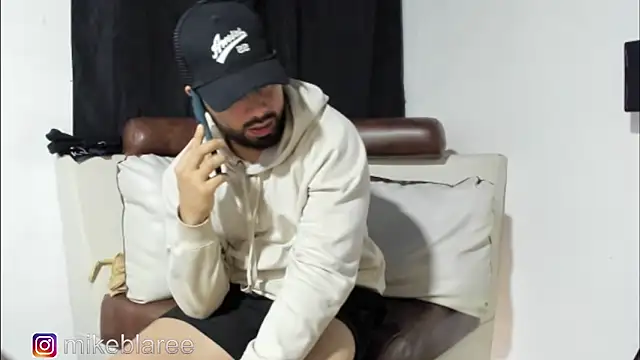 Snapshot of mikeblaree chatting on November 2025 03:34:01 PM mikeblaree online show from November 2025 03:34:01 PM