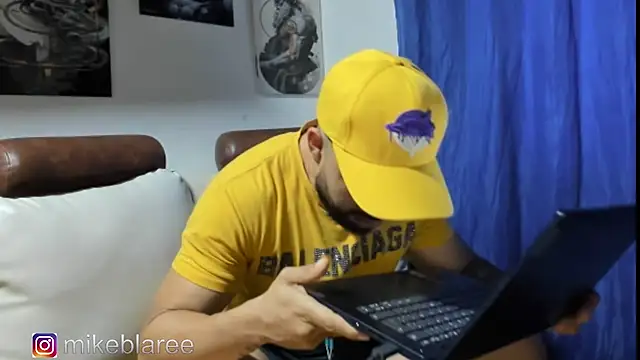 Snapshot of mikeblaree chatting on November 2025 03:25:02 PM mikeblaree online show from November 2025 03:25:02 PM