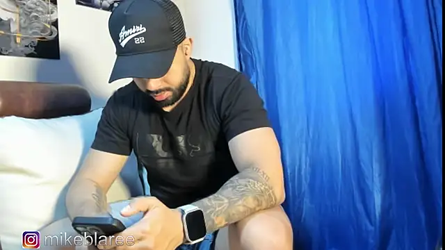 Snapshot of mikeblaree chatting on December 2025 02:48:01 PM mikeblaree online show from December 2025 02:48:01 PM