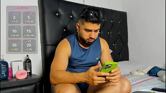 Snapshot of mikeblaree chatting on December 2025 02:49:01 AM mikeblaree online show from December 2025 02:49:01 AM