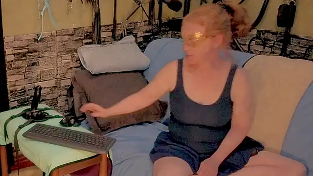 Snapshot of Scarlett_Switch chatting on November 2025 09:14:02 PM Scarlett Switch online show from November 2025 09:14:02 PM