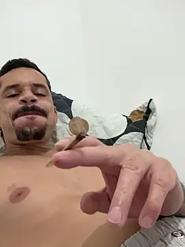 Snapshot of MateusBH123 chatting on January 2026 01:31:02 AM MateusBH123 online show from January 2026 01:31:02 AM