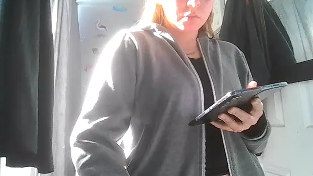 Snapshot of ShysluutGia chatting on February 2026 05:00:02 PM ShysluutGia online show from February 2026 05:00:02 PM