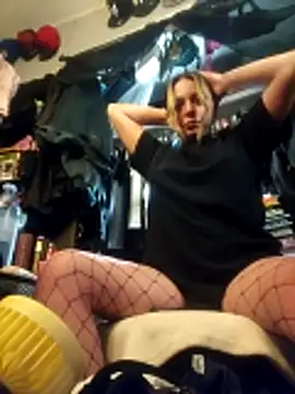 Snapshot of ShysluutGia chatting on February 2026 06:33:02 AM ShysluutGia online show from February 2026 06:33:02 AM