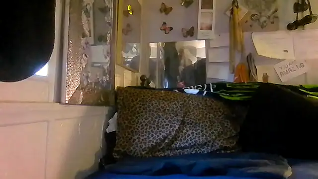 Snapshot of ShysluutGia chatting on February 2026 02:59:02 PM ShysluutGia online show from February 2026 02:59:02 PM