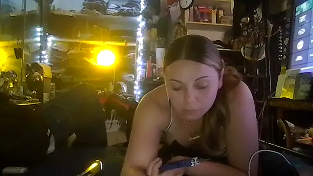 Snapshot of ShysluutGia chatting on March 2026 01:51:03 PM ShysluutGia online show from March 2026 01:51:03 PM