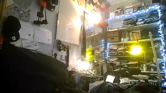 Snapshot of ShysluutGia chatting on March 2026 07:01:02 AM ShysluutGia online show from March 2026 07:01:02 AM