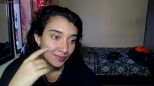 Snapshot of Robin_H00t chatting on March 2025 08:11:01 PM Robin H00t online show from March 2025 08:11:01 PM
