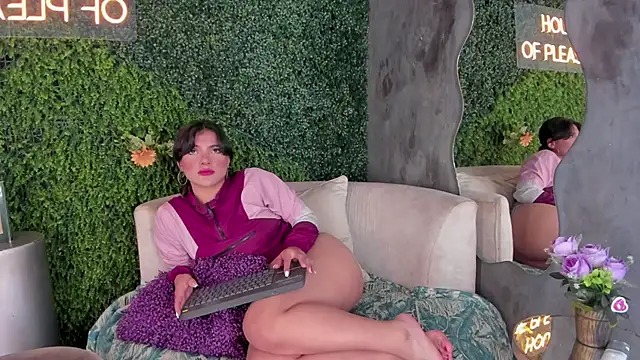 emmiily z online show from February 2025 07:42:02 PM