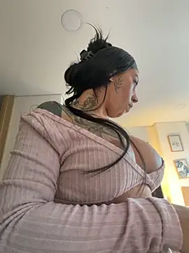 Snapshot of KarolVega- chatting on November 2025 02:49:02 PM KarolVega- online show from November 2025 02:49:02 PM