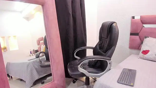 Nathy Ross online show from September 2025 08:43:02 PM