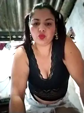 Snapshot of Issaquens chatting on February 2025 03:05:02 PM Issaquens online show from February 2025 03:05:02 PM