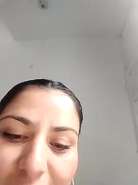 Snapshot of Issaquens chatting on February 2025 09:37:01 PM Issaquens online show from February 2025 09:37:01 PM