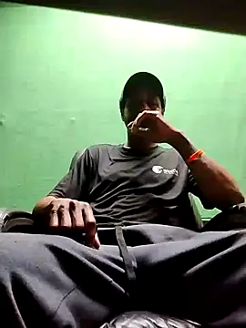 BrownSkinGuy420 online show from February 2025 05:18:02 PM