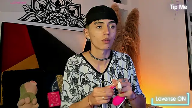 Snapshot of MaikyCooper chatting on October 2025 08:19:02 PM MaikyCooper online show from October 2025 08:19:02 PM